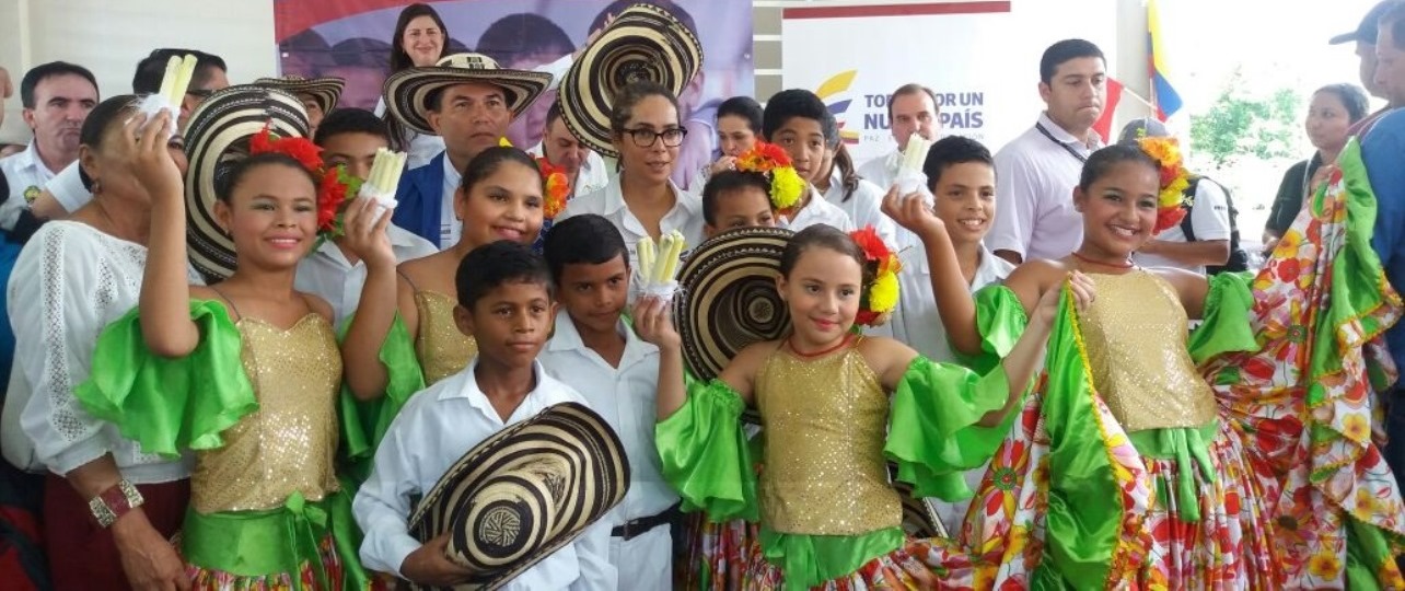 Ministra de Educación cumplió su promesa y entregó nuevo colegio a la comunidad de San Pelayo (Córdoba)