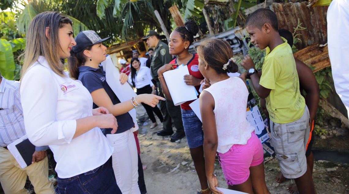 Ministra de Educación buscó a niños y jóvenes sin matricular en las calles de San Andrés